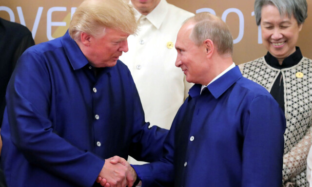 U.S. President Donald Trump and Russian President Vladimir Putin shake hands as they take part in a family photo at the APEC summit in Danang, Vietnam November 10, 2017. Sputnik/Mikhail Klimentyev/Kremlin via REUTERS ATTENTION EDITORS - THIS IMAGE WAS PROVIDED BY A THIRD PARTY. TPX IMAGES OF THE DAY